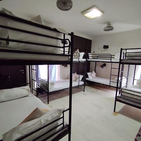 A Sleepy Fox Hostel นิวเดลี ภายนอก รูปภาพ