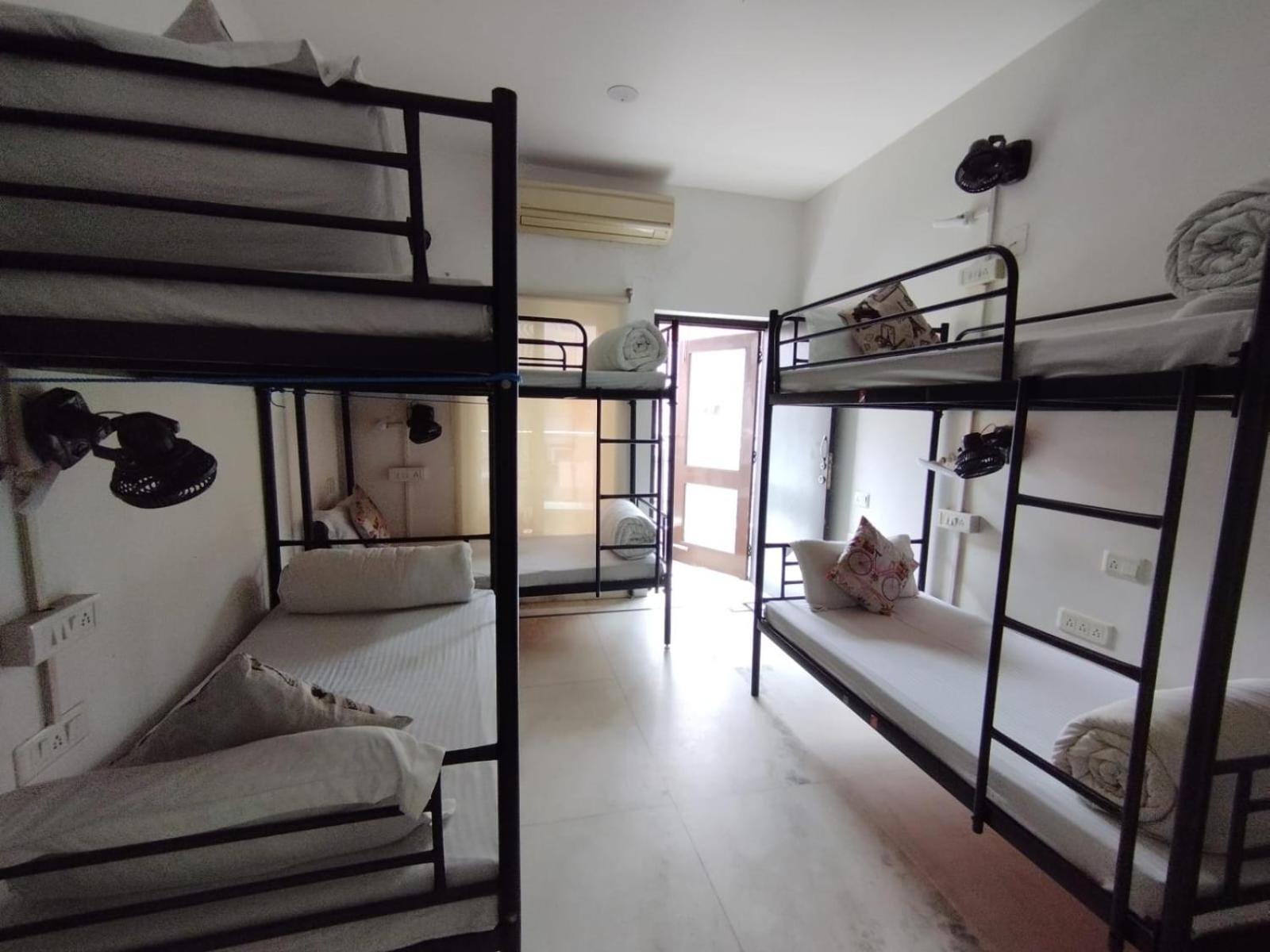 A Sleepy Fox Hostel นิวเดลี ภายนอก รูปภาพ