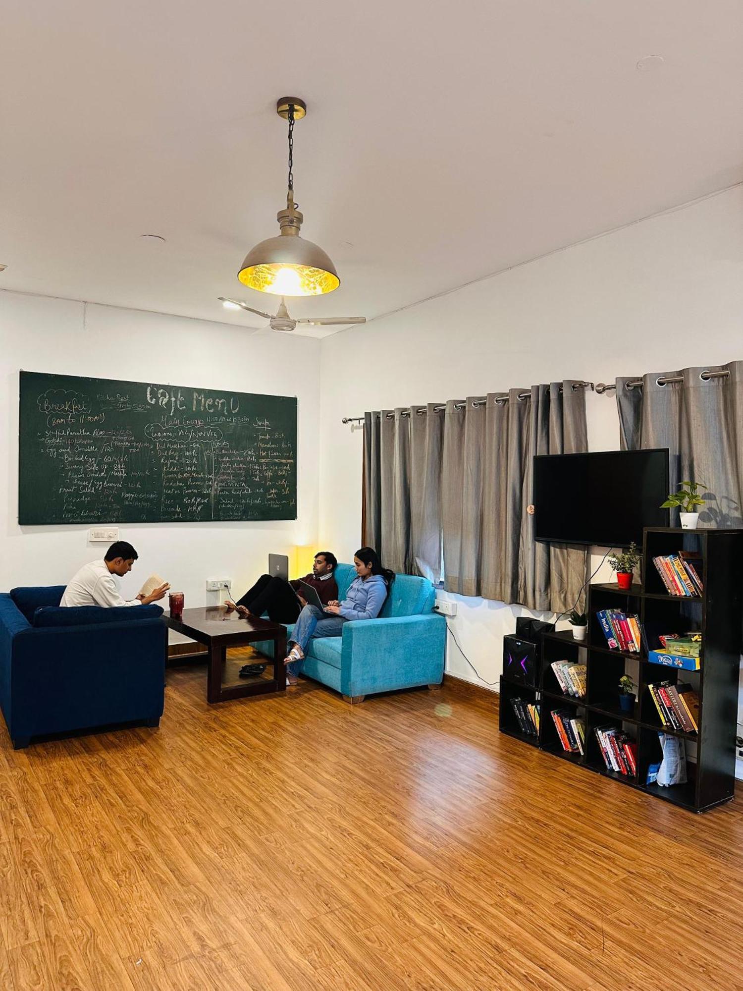 A Sleepy Fox Hostel นิวเดลี ภายนอก รูปภาพ