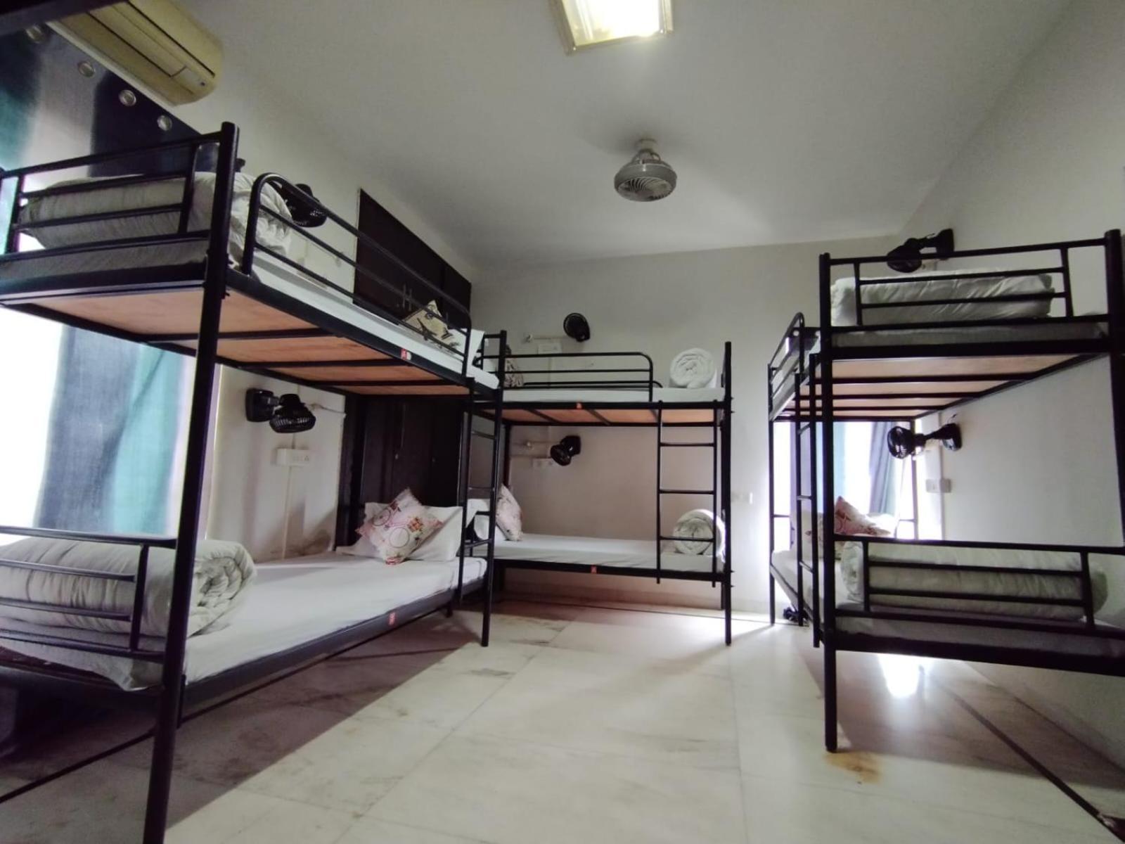 A Sleepy Fox Hostel นิวเดลี ภายนอก รูปภาพ
