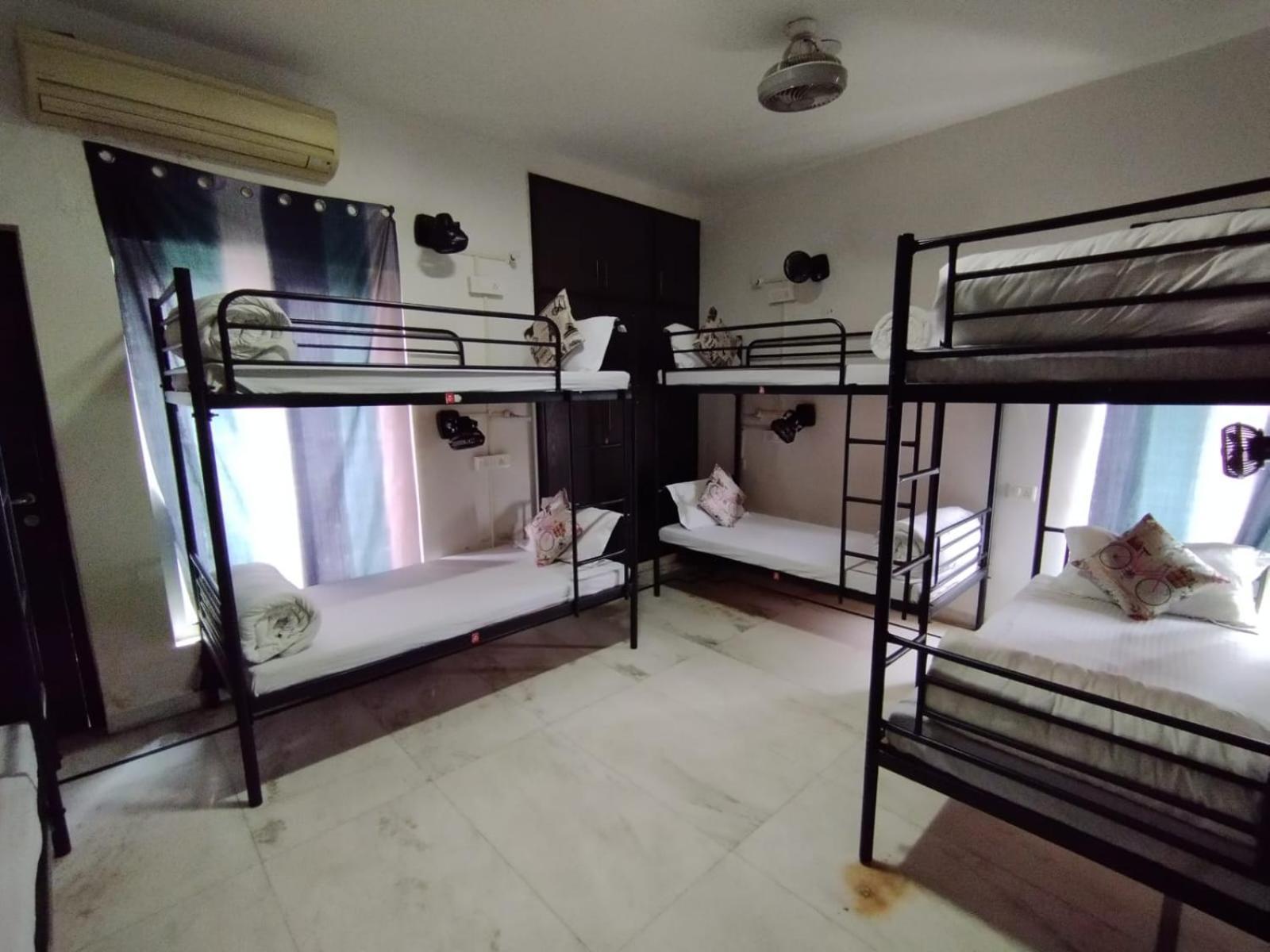 A Sleepy Fox Hostel นิวเดลี ภายนอก รูปภาพ